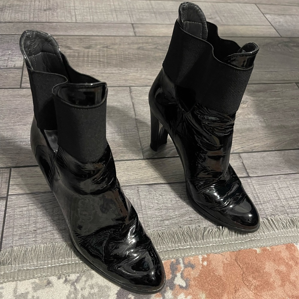 Stuart Weitzman Elegant Black Patent Leather Ankle Boots size 6